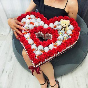 Солодкий подарунок для коханої на день народження, Велике серце з кіндерами, подарунок мамі 799 фото